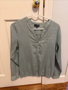 The Limited Long-Sleeve Chevron Blouse  - Sage Green size small